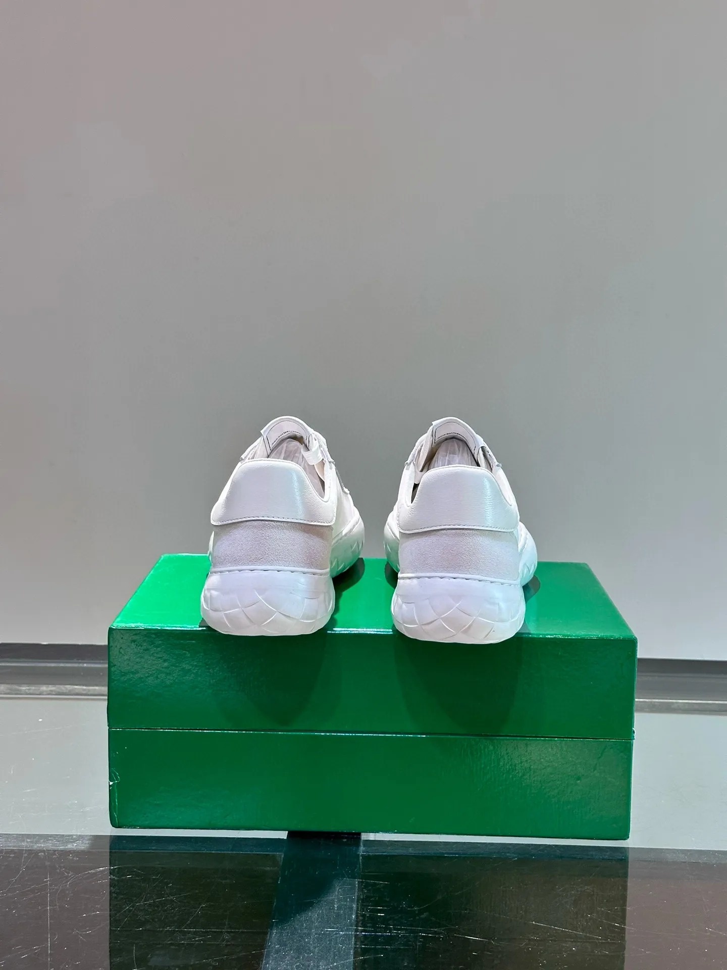 Factory price: 438💰BV/Bottega Veneta🆕New men's moral training sneakers, made of Sneaker technology nylon and suede, inspired by retro basketball shoes, a new interpretation of classic sneakers, a light, comfortable and breathable summer must-have item, the soles are made of classic woven texture, super recognizable, nylon suede stitching, full of texture! Size: 38-44, (45 customized)